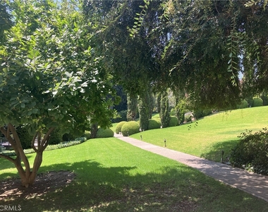 378 W Green Street - Photo Thumbnail 3