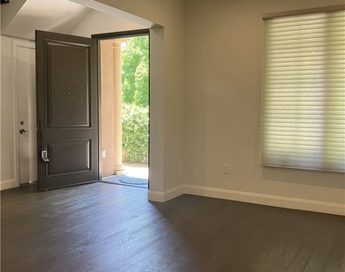 378 W Green Street - Photo Thumbnail 8
