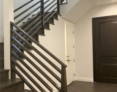 378 W Green Street - Photo Thumbnail 12