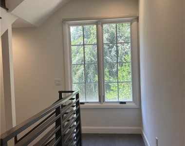 378 W Green Street - Photo Thumbnail 15