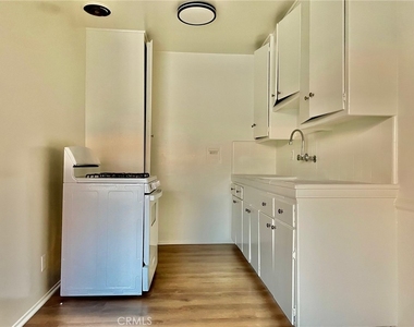 1433 N Bronson Avenue - Photo Thumbnail 5