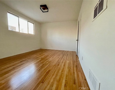 1433 N Bronson Avenue - Photo Thumbnail 8