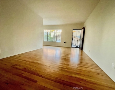 1433 N Bronson Avenue - Photo Thumbnail 4