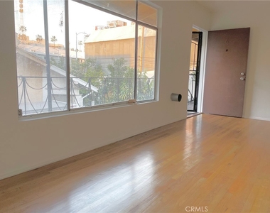 1433 N Bronson Avenue - Photo Thumbnail 2