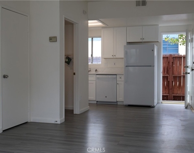 1323 #b W. Palmyra Ave. - Photo Thumbnail 2