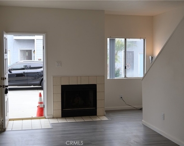 1323 #b W. Palmyra Ave. - Photo Thumbnail 3