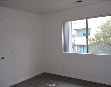 1323 #b W. Palmyra Ave. - Photo Thumbnail 14