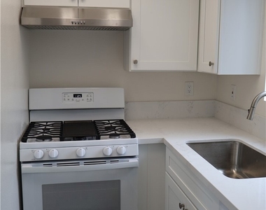 1323 #b W. Palmyra Ave. - Photo Thumbnail 4