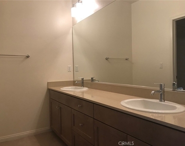 319 Edenfiled Avenue - Photo Thumbnail 2