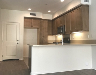 319 Edenfiled Avenue - Photo Thumbnail 5