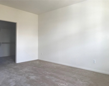 319 Edenfiled Avenue - Photo Thumbnail 3