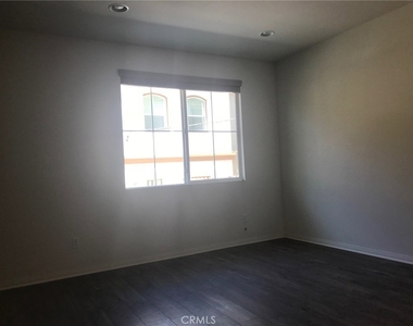 319 Edenfiled Avenue - Photo Thumbnail 8