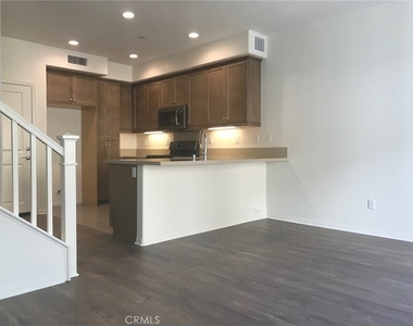 319 Edenfiled Avenue - Photo Thumbnail 6
