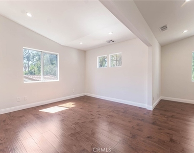 18808 Lull Street - Photo Thumbnail 27