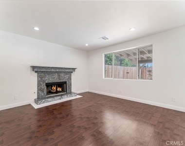 18808 Lull Street - Photo Thumbnail 8