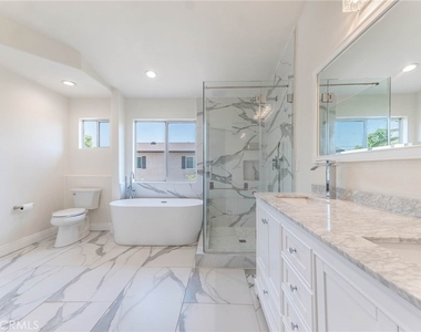 18808 Lull Street - Photo Thumbnail 24