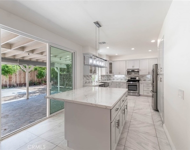 18808 Lull Street - Photo Thumbnail 12
