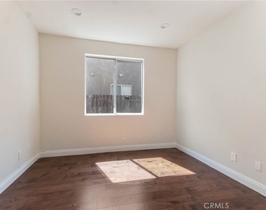 18808 Lull Street - Photo Thumbnail 34