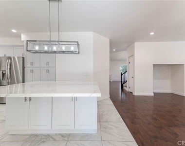 18808 Lull Street - Photo Thumbnail 15