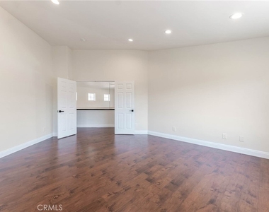 18808 Lull Street - Photo Thumbnail 22