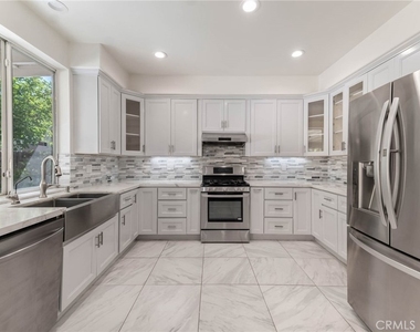 18808 Lull Street - Photo Thumbnail 13