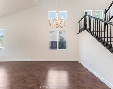 18808 Lull Street - Photo Thumbnail 7