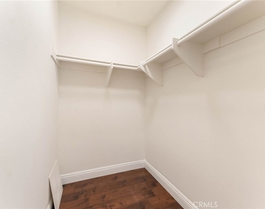 18808 Lull Street - Photo Thumbnail 30