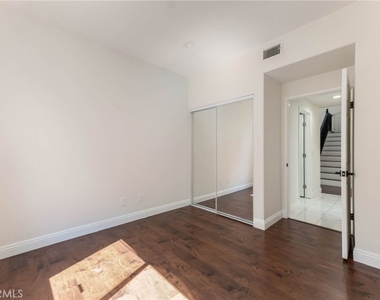18808 Lull Street - Photo Thumbnail 33
