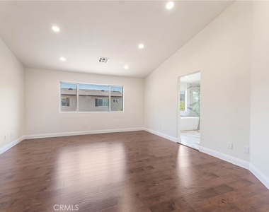 18808 Lull Street - Photo Thumbnail 21