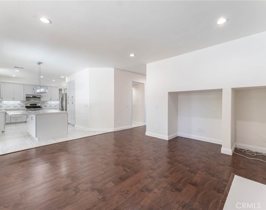 18808 Lull Street - Photo Thumbnail 10