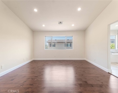 18808 Lull Street - Photo Thumbnail 20