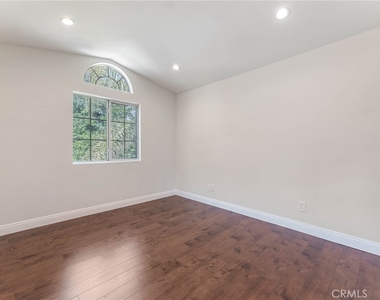 18808 Lull Street - Photo Thumbnail 29