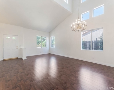 18808 Lull Street - Photo Thumbnail 3