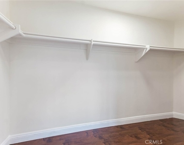 18808 Lull Street - Photo Thumbnail 23