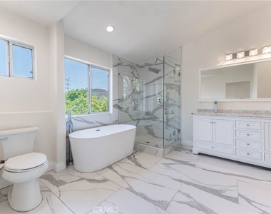18808 Lull Street - Photo Thumbnail 25