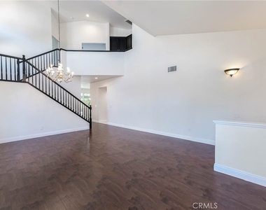 18808 Lull Street - Photo Thumbnail 5