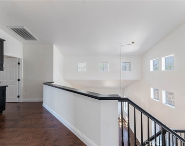 18808 Lull Street - Photo Thumbnail 17
