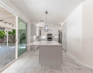 18808 Lull Street - Photo Thumbnail 11