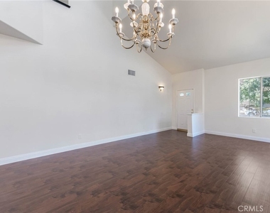 18808 Lull Street - Photo Thumbnail 6