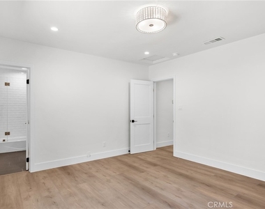 2057 E Villa - Photo Thumbnail 2