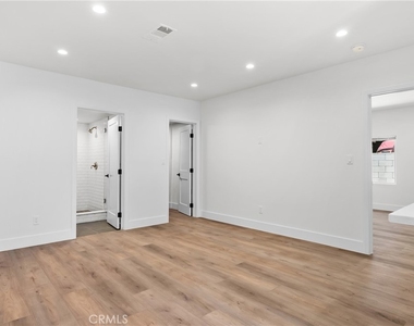2057 E Villa - Photo Thumbnail 7