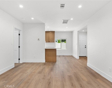 2057 E Villa - Photo Thumbnail 10