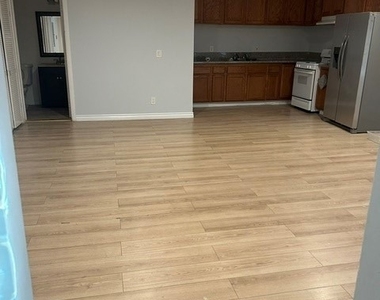 10834 Encino - Photo Thumbnail 4