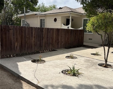 10834 Encino - Photo Thumbnail 14