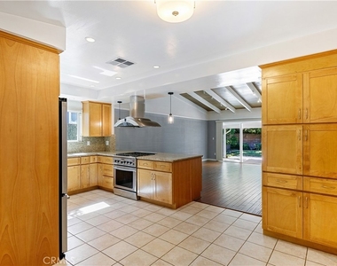 22951 Austin Street - Photo Thumbnail 23