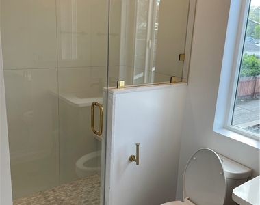 24308 Victory Boulevard - Photo Thumbnail 3