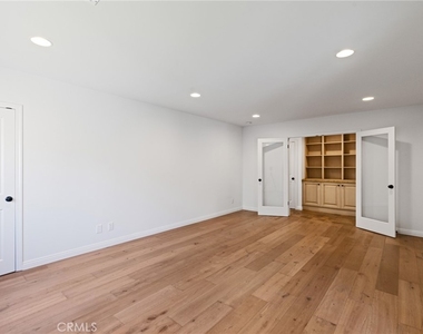 248 N Rexford Drive - Photo Thumbnail 10