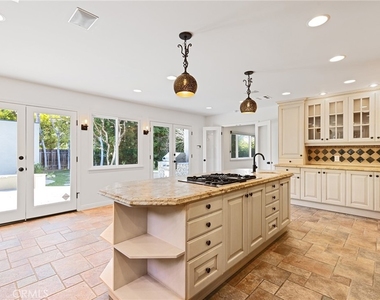 248 N Rexford Drive - Photo Thumbnail 6