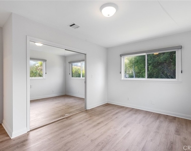 248 N Rexford Drive - Photo Thumbnail 3