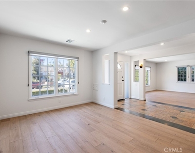 248 N Rexford Drive - Photo Thumbnail 2